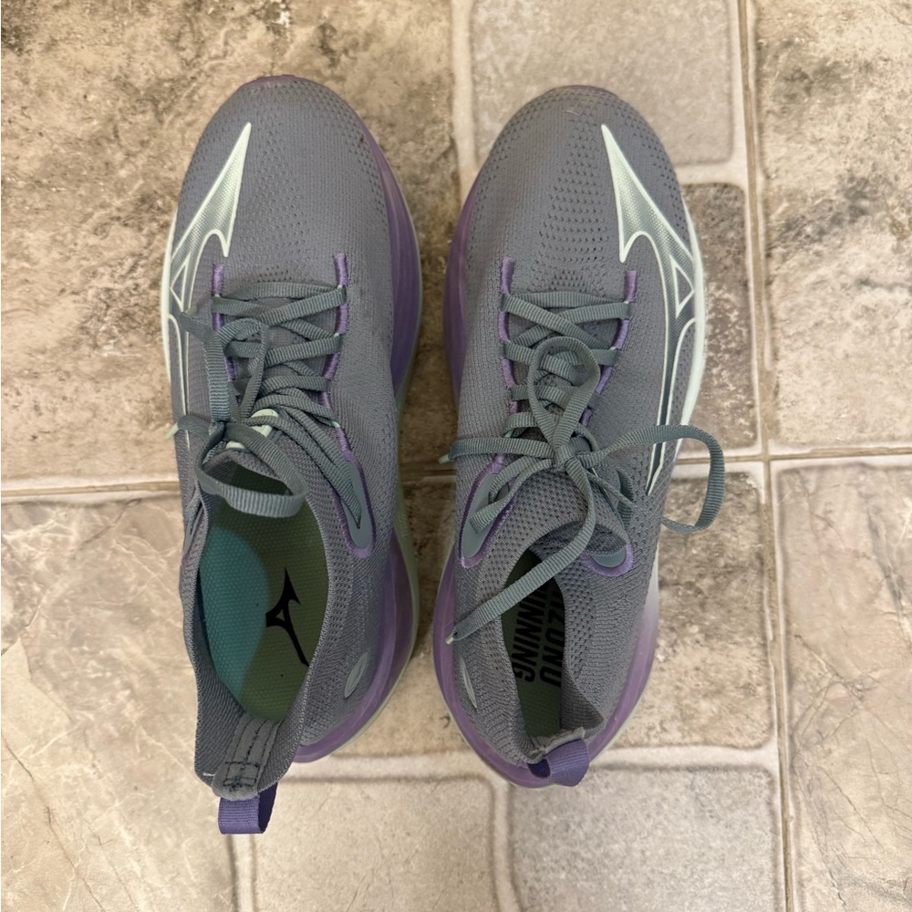 Women's | Mizuno Neo Vista - size 9